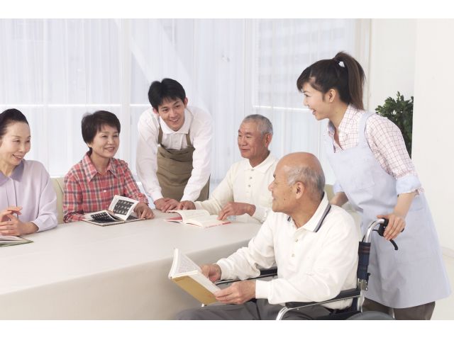 【柳川市/特養老人ホーム/派遣/介護職】時給1,300円〜1,400円!週2日〜相談可!