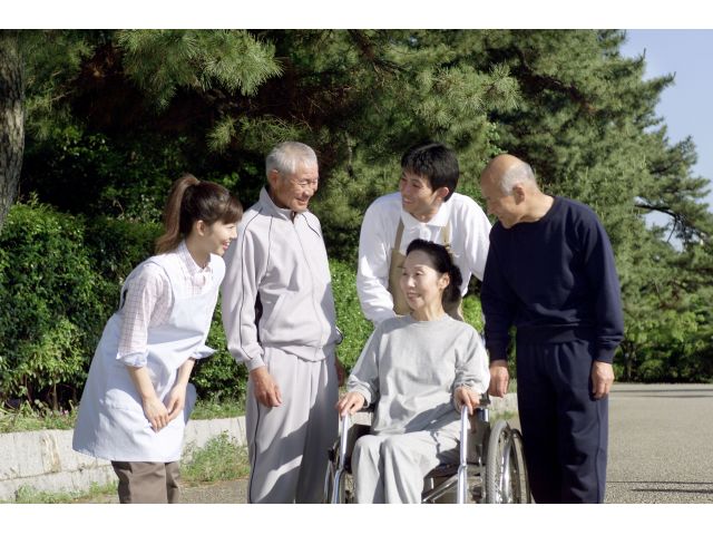 長岡京の介護老人保健施設での募集です。車通勤可能!未経験の方でも可能